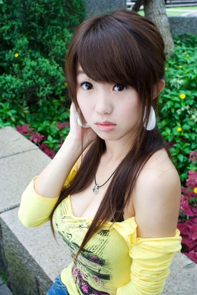 Yaoyao yellow shirt